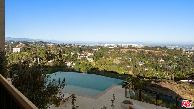 1204 Chickory Lane, Los Angeles, CA 90049