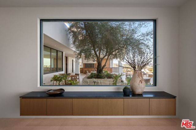 1204 Chickory Lane, Los Angeles, CA 90049