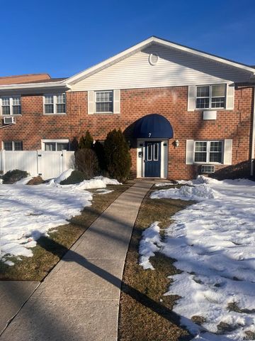 460 OLD TOWN Road 7C, Port Jefferson Station, NY 11776