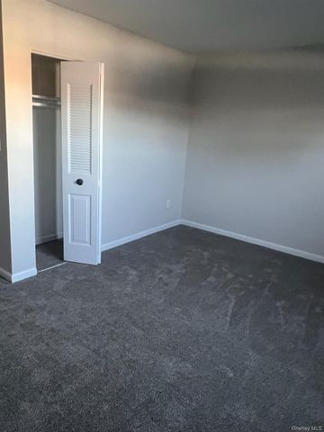 460 OLD TOWN Road 7C, Port Jefferson Station, NY 11776