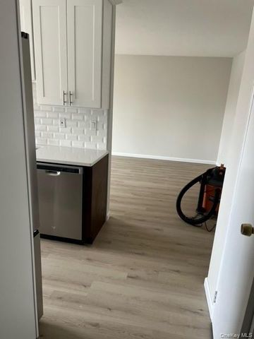 460 OLD TOWN Road 7C, Port Jefferson Station, NY 11776