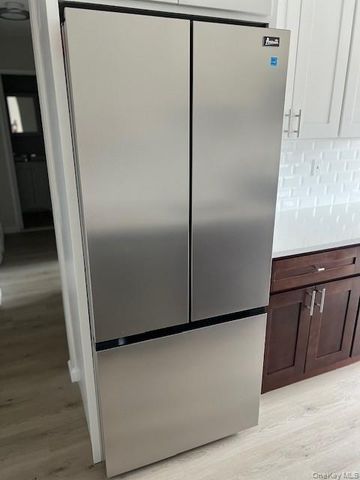 460 OLD TOWN Road 7C, Port Jefferson Station, NY 11776