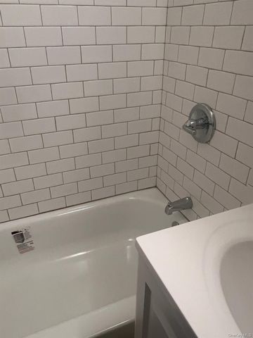 460 OLD TOWN Road 7C, Port Jefferson Station, NY 11776