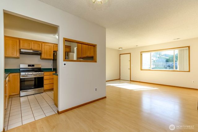 11216 SE 228th Place, Kent, WA 98031
