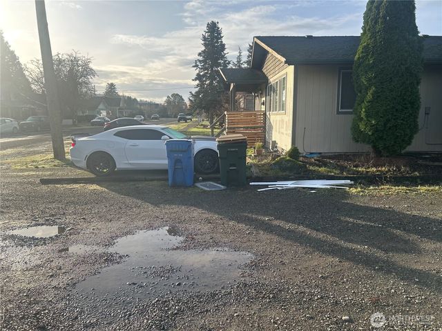 1025 E Street, Centralia, WA 98531