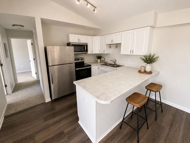 1030 Pond View Court, Vadnais Heights, MN 55127