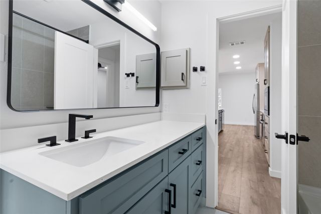 8601 Park Lane 121, Dallas, TX 75231