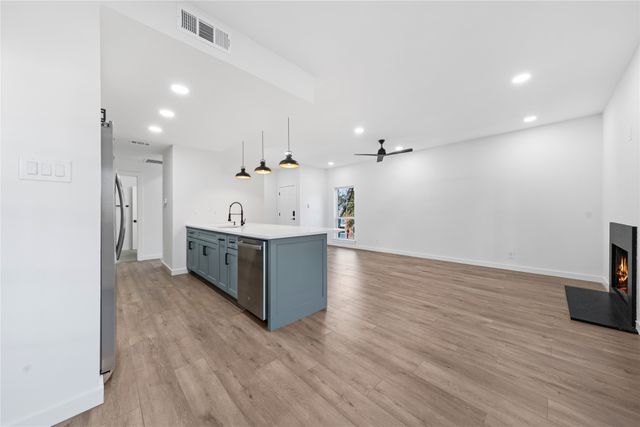 8601 Park Lane 121, Dallas, TX 75231