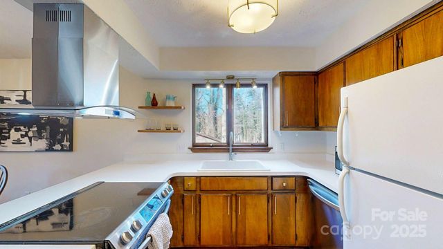 50 Maxine Lane 104, Hendersonville, NC 28739