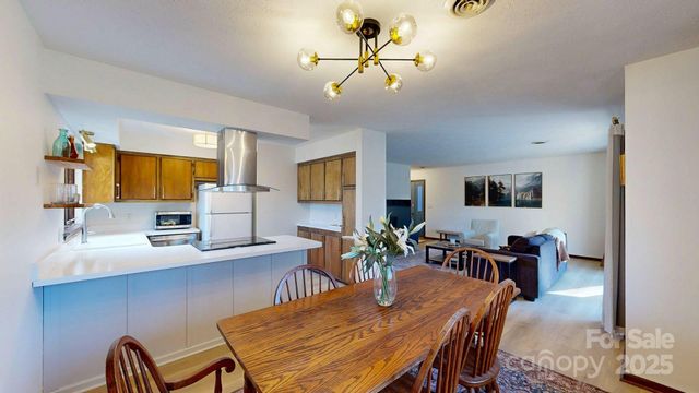 50 Maxine Lane 104, Hendersonville, NC 28739