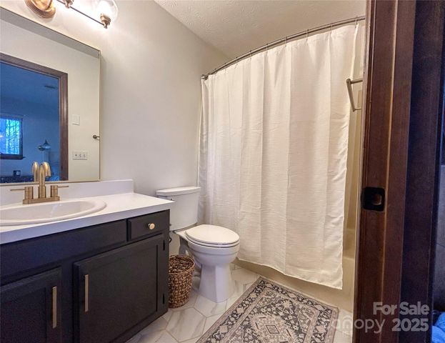 50 Maxine Lane 104, Hendersonville, NC 28739