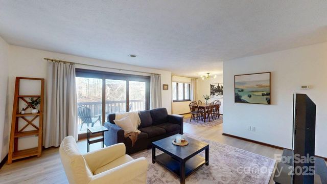 50 Maxine Lane 104, Hendersonville, NC 28739