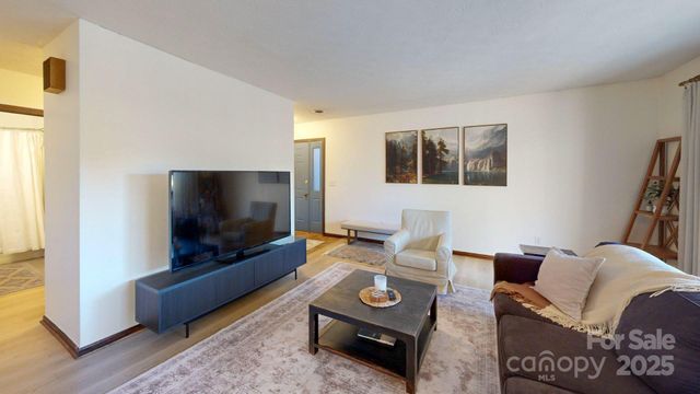 50 Maxine Lane 104, Hendersonville, NC 28739