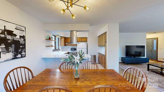 50 Maxine Lane 104, Hendersonville, NC 28739