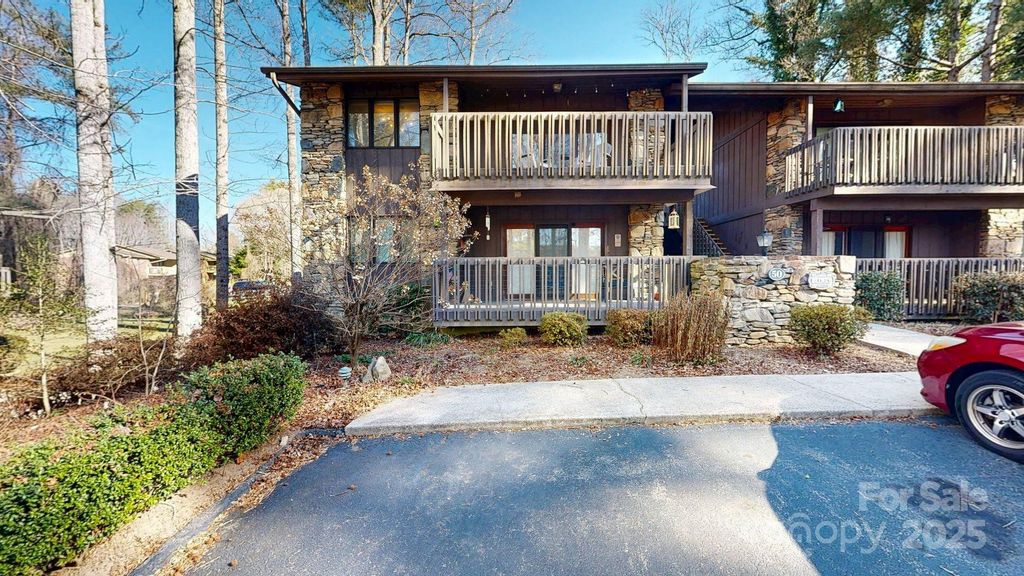 50 Maxine Lane 104, Hendersonville, NC 28739