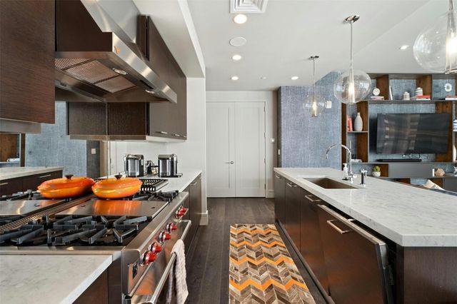 200 Congress Ave 15D, Austin, TX 78701