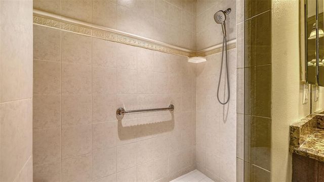 5211 PARISIENNE PLACE 101B27, Sarasota, FL 34238