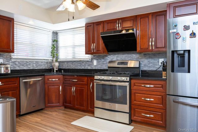 197 Park Drive N, Staten Island, NY 10314