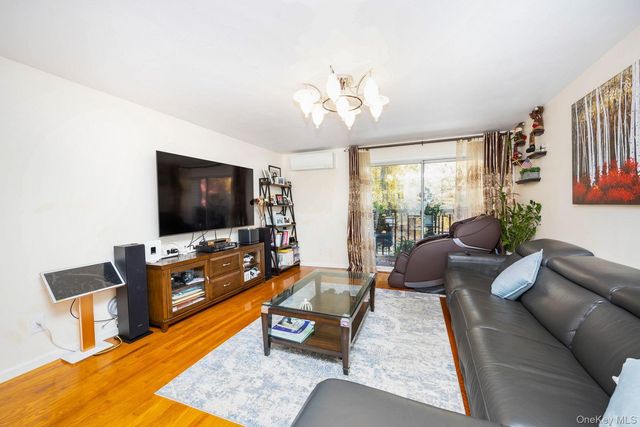 197 Park Drive N, Staten Island, NY 10314