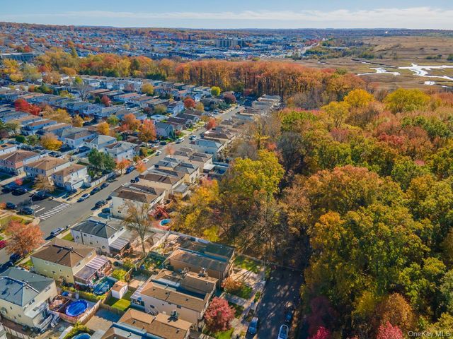 197 Park Drive N, Staten Island, NY 10314