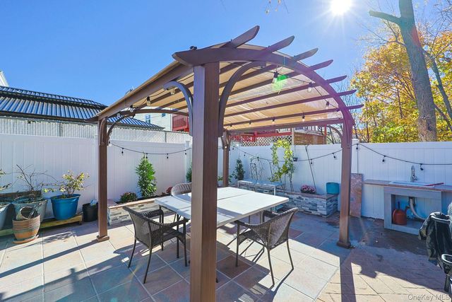 197 Park Drive N, Staten Island, NY 10314