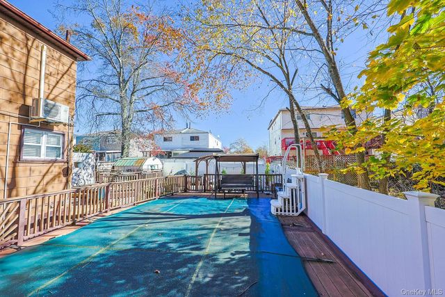 197 Park Drive N, Staten Island, NY 10314