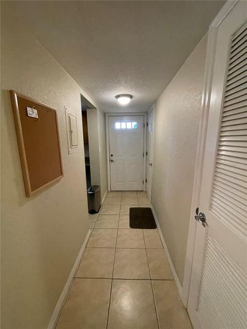 918 LA COSTA CIRCLE 3, Sarasota, FL 34237