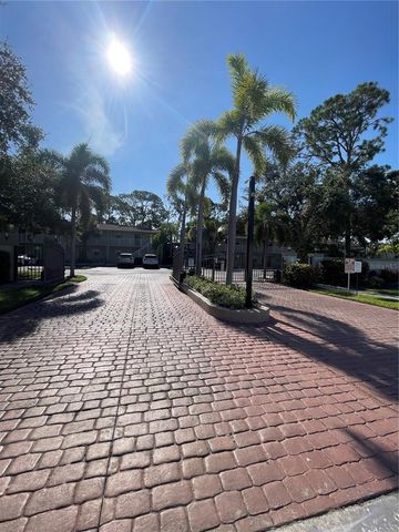 918 LA COSTA CIRCLE 3, Sarasota, FL 34237