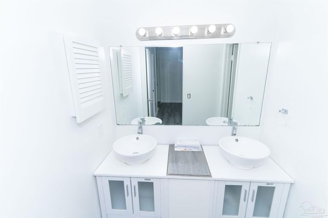 601 E Burgess Rd G5, Pensacola, FL 32504