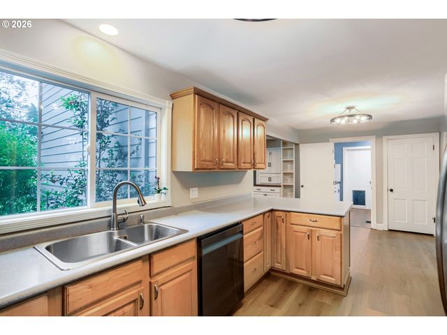 11820 Sw CLIFFORD St, Beaverton, OR 97008