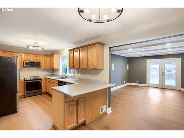 11820 Sw CLIFFORD St, Beaverton, OR 97008