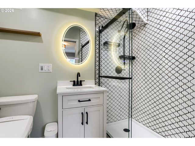 11820 Sw CLIFFORD St, Beaverton, OR 97008