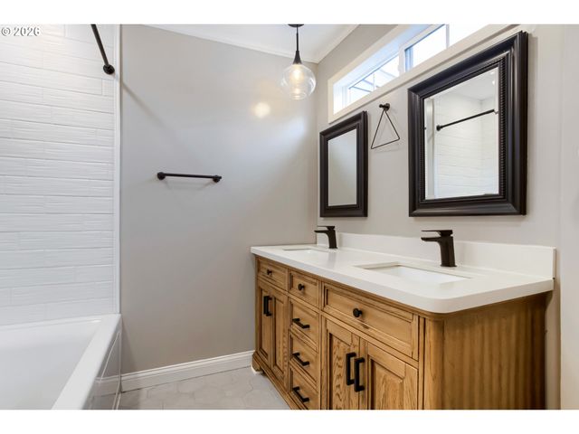 11820 Sw CLIFFORD St, Beaverton, OR 97008