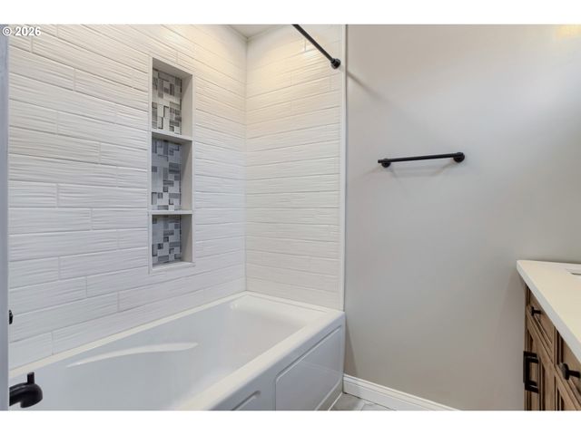 11820 Sw CLIFFORD St, Beaverton, OR 97008