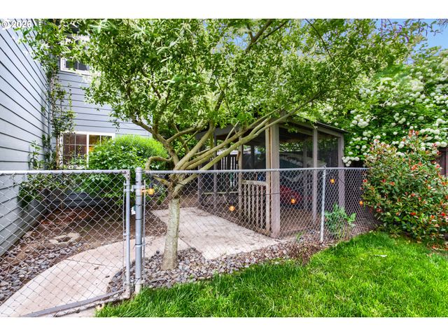 11820 Sw CLIFFORD St, Beaverton, OR 97008