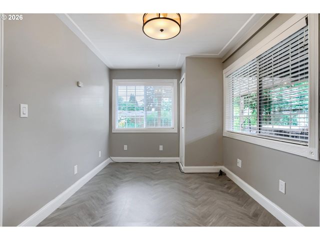 11820 Sw CLIFFORD St, Beaverton, OR 97008
