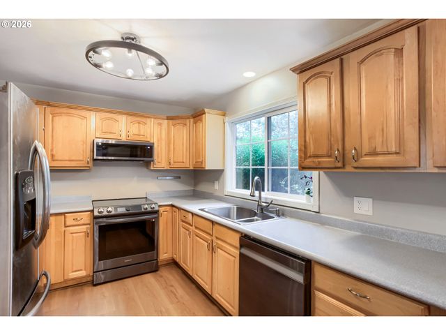 11820 Sw CLIFFORD St, Beaverton, OR 97008