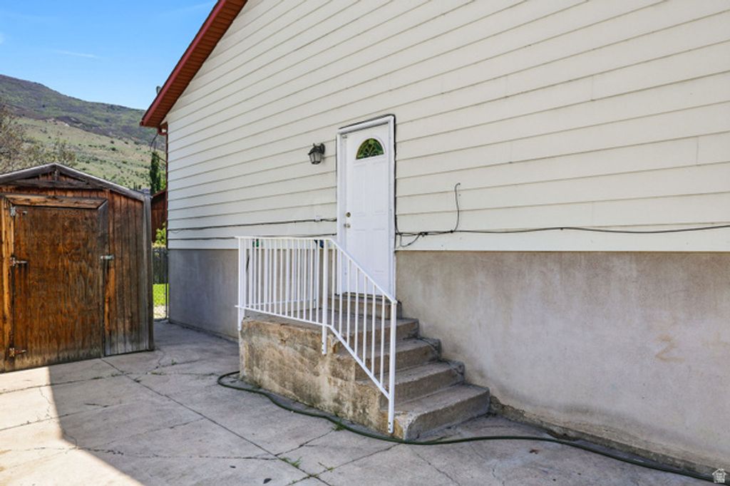 Image 11 of property listing at 1419 S 50 W, Farmington, UT 84025