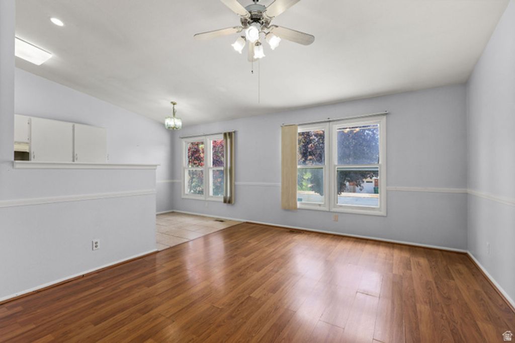 Image 12 of property listing at 1419 S 50 W, Farmington, UT 84025
