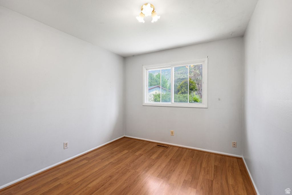 Image 19 of property listing at 1419 S 50 W, Farmington, UT 84025