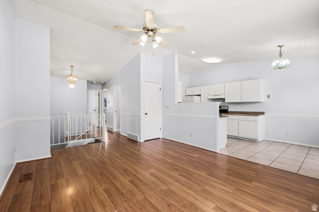 Image 3 of property listing at 1419 S 50 W, Farmington, UT 84025