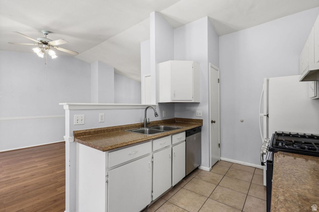 Image 4 of property listing at 1419 S 50 W, Farmington, UT 84025