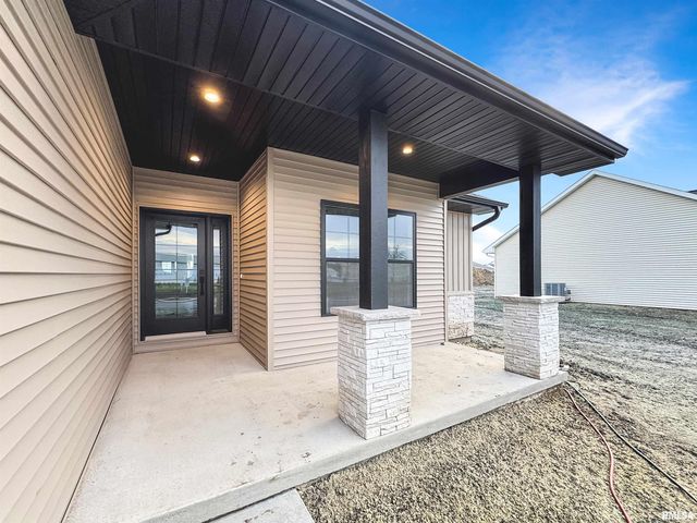 27 Neylon Street, Mt Sterling, IL 62353