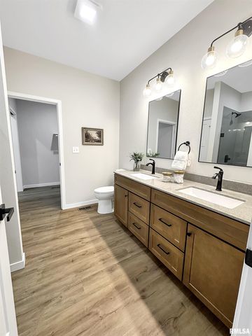 27 Neylon Street, Mt Sterling, IL 62353