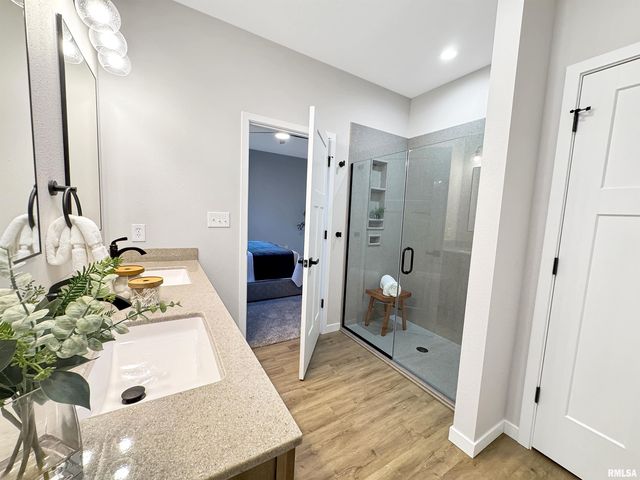 27 Neylon Street, Mt Sterling, IL 62353