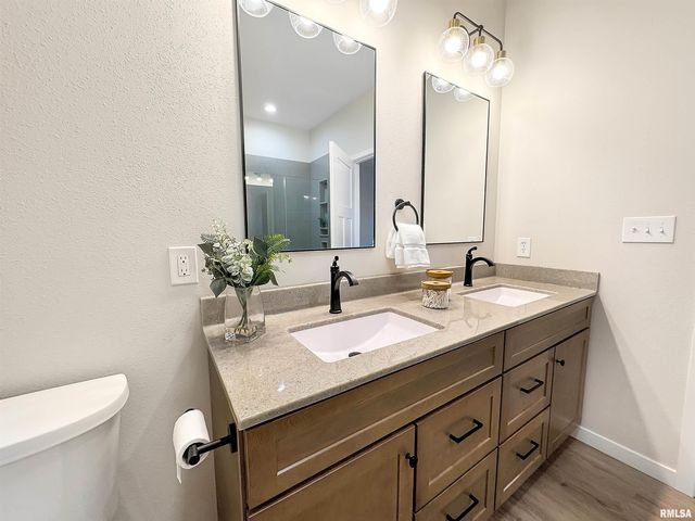 27 Neylon Street, Mt Sterling, IL 62353