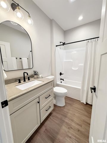 27 Neylon Street, Mt Sterling, IL 62353