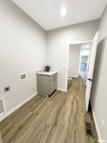 27 Neylon Street, Mt Sterling, IL 62353