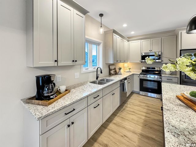 27 Neylon Street, Mt Sterling, IL 62353