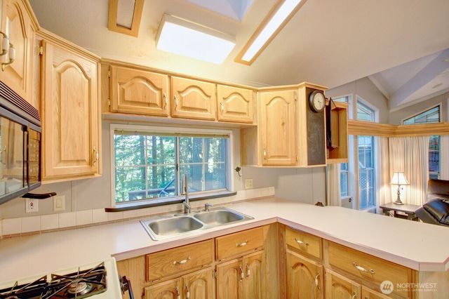175 Big River Boulevard E, Deming, WA 98244
